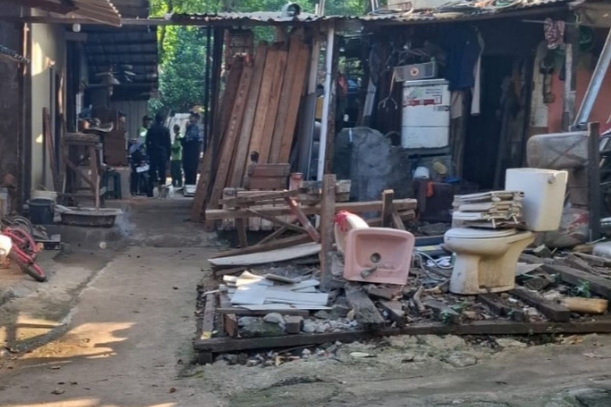 9 Keluarga Masih Tinggal di TPU Kebon Nanas, Kena SP 3