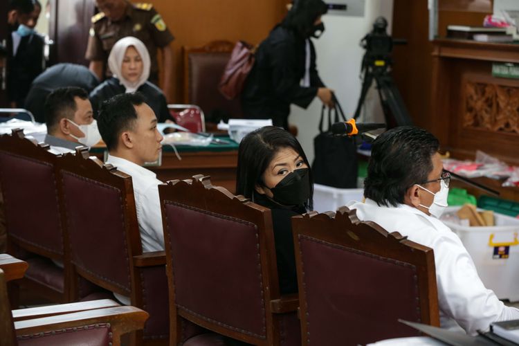 Terdakwa kasus pembunuhan berencana Brigadir Nofriansyah Yosua Hutabarat atau Brigadir J, Kuat Ma'ruf, Ricky Rizal, Putri Candrawathi, dan Ferdy Sambo (kiri ke kanan) menjalani sidang  di Pengadilan Negeri Jakarta Selatan, Senin (19/12/2022). Sidang kali ini mendengarkan keterangan saksi ahli.