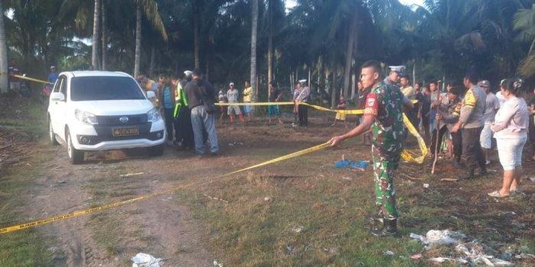 Warga Desa Ombulo, Kecamatan Limboto Barat, Kabupaten Gorontalo digegerkan dengan penemuan polisi yang tewas di dalam mobil berplat nomor milik kesatuan polisi. 
