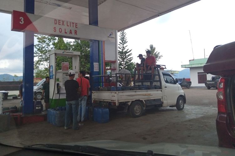 Mafia bahan bakar minyak (BBM) subsidi di sejumlah daerah di Sulawesi Selatan (Sulsel) makin merajalela. Bahkan, mereka terang-terangan menguras BBM subsidi seperti pertalite dan solar di SPBU.