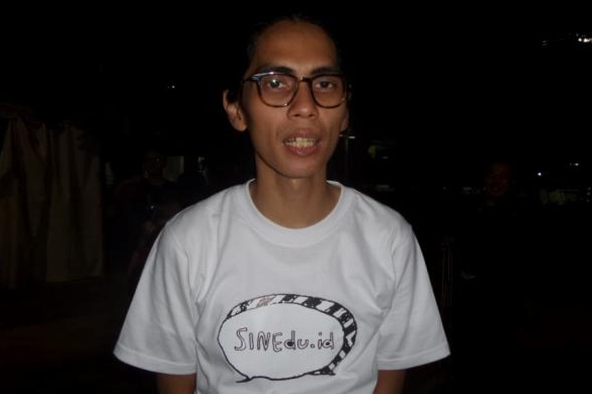 Angga Dwimas Sasongko di Taman Menteng, Jakarta Pusat, Selasa (24/5/2016) malam.