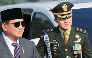 Prabowo bersama ajudannya, Mayor Teddy.