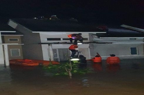 Banjir Bandang di Bima, Warga Bertahan di Atap Rumah Menunggu Dievakuasi