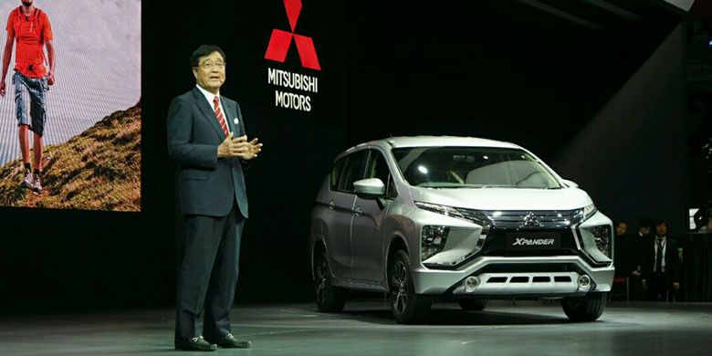 Chief Excecutive Office Mitsubishi Motors Corporation (MMC) Osamu Masuko memperkenalkan Mitsubishi Xpander di ajang GIIAS, Kamis (10/9/2017).
