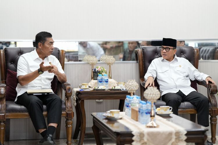 Menteri Desa PDT Yandri Susanto bersama Kepala Bareskrim Komjen Wahyu Widada di Mabes Polri, Rabu (19/2/2025).