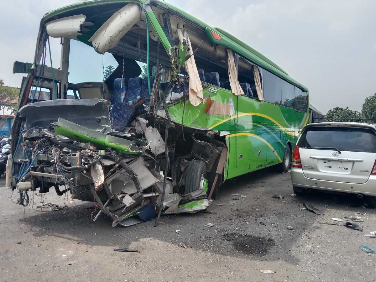 [POPULER NUSANTARA] Bus Rombongan SMP Asal Malang Kecelakaan | Pegi Diduga Otak Pembunuhan Vina Cirebon