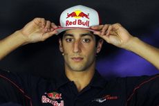 Ricciardo Percaya Bisa Berikan Tekanan pada Vettel
