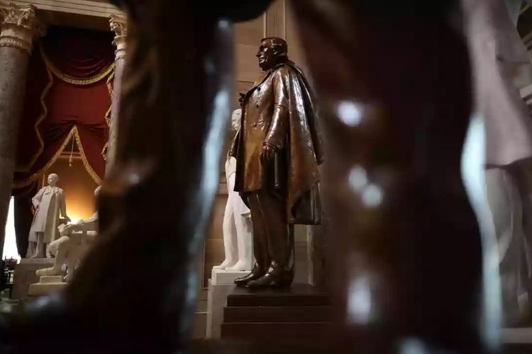 Patung Jefferson Davis, President  Confederate States periode 1861-1865 yang patungnya ada di Statuary Hall, Capitol Amerika Serikat. 