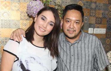 Feby Febiola dan Franky Sihombing diabadikan di kawasan Kelapa Gading, Jakarta Utara, Kamis (3/12/2015).