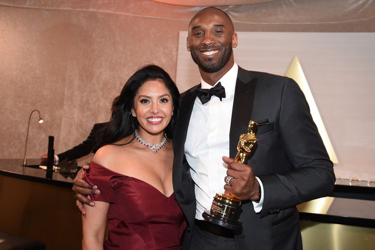 Kobe Bryant (kanan) dan istrinya, Vanessa Laine Bryant, saat menghadiri Academy Awards di Hollywood & Highland Center pada 24 Maret 2018 di Hollywood, California.  Kobe Bryant meninggal dunia dalam kecelakaan helikopter pada Minggu 26 Januari 2020.