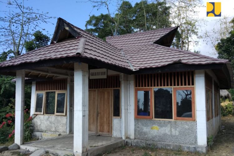 Rumah tahan gempa yang dibangun dengan teknologi Risha di Desa Karang Bajo, Kecamatan Bayan, Lombok Utara. Rumah yang telah dibangun sejak 10 tahun yang lalu ini tetap berdiri kokoh saat gempa bermagnitudo 7 mengguncang wilayah tersebut beberapa waktu lalu.