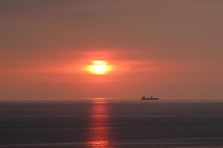 Pemandangan sunset di Pantai Marbella, Anyer