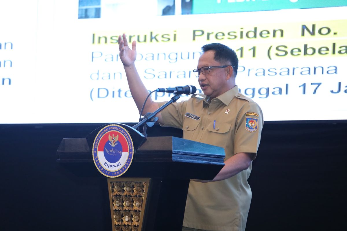 Menteri Dalam Negeri (Mendagri) sekaligus Kepala Badan Nasional Pengelola Perbatasan (BNPP) Muhammad Tito Karnavian saat memberikan arahan pada Rapat Koordinasi Perencanaan dan Pengendalian (Rakorendal) Pengelolaan Batas Wilayah Negara dan Kawasan Perbatasan Tahun 2025 di Hotel Aston Sentul Lake, Bogor, Jawa Barat, Selasa (18/11/2025).
