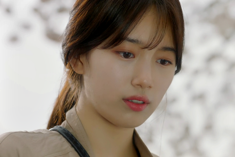 Bae Suzy berperan sebagai No Eul dalam serial drama romantis Uncontrollably Fond (2016).