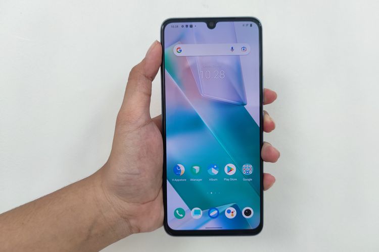 Bagian depan Vivo T1 Pro 5G didominasi oleh layar AMOLED berukuran 6,44 inci.