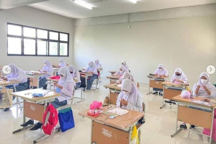 Pelaksanaan Pembelajaran Tatap Muka (PTM) terbatas di SMKN 70 Jakarta.