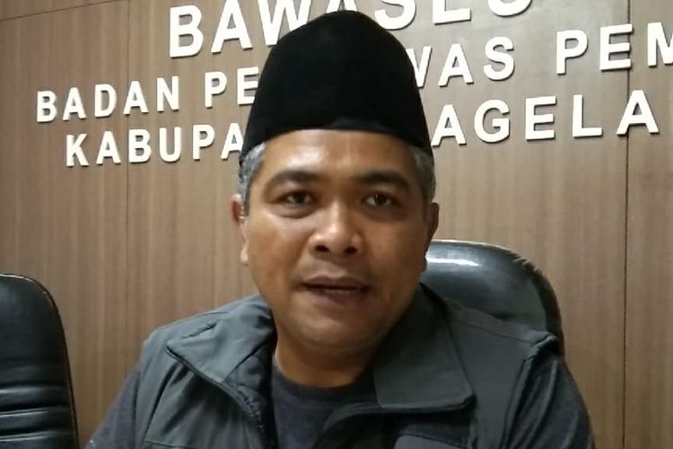 Ketua Bawaslu Kabupaten Magelang, M Habib Sholeh saat memberikan keterangan, Senin (12/2/2024).