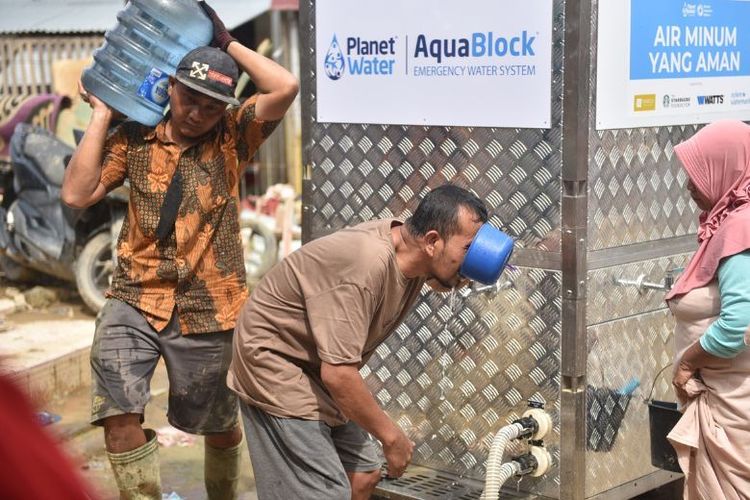 Sarana air bersih merupakan salah satu kebutuhan dasar krusial yang dibutuhkan korban bencana banjir bandang di Sumatera. 