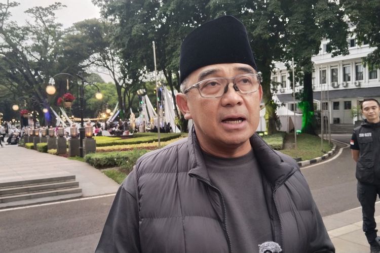 Farhan Dorong ASN Cari Terobosan Efisiensi Mobilitas, Sorot Bandung Kurang Lampu