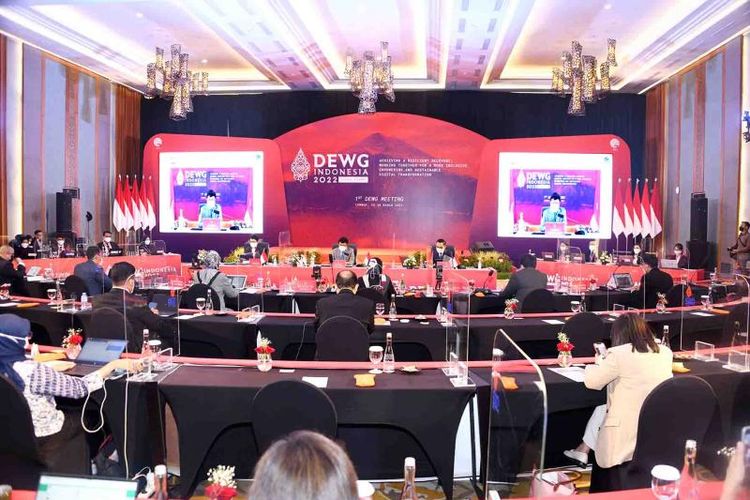Menteri Komunikasi dan Informatika Johnny G Plate dalam Pertemuan Pertama Kelompok Kerja Ekonomi Digital atau 1st Meeting Digital Economy Working Group (DEWG) G20 yang berlangsung secara hibrida dari Hotel Aruna Senggigi, Lombok Barat, Nusa Tenggara Barat, Selasa (29/03/2022). 