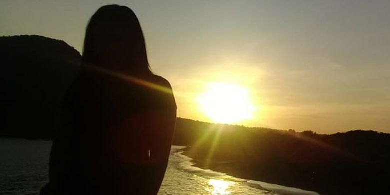 Indahnya Sunset Di Pantai Ria Ende Flores