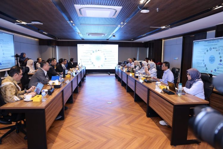 Rapat koordinasi Menteri PANRB dengan Menko Infrawil Agus Harimurti Yudhoyono (AHY) di Kantor Kemenko Infrawil, Rabu (26/11/2025).