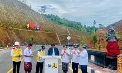 Presiden Jokowi Resmikan Jalan Pintas Singaraja-Mengwitani Bali