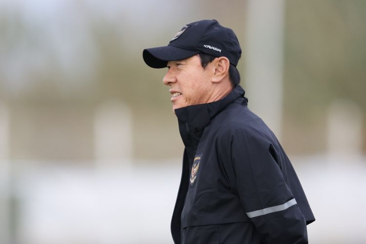 Pelatih timnas Indonesia, Shin Tae-yong, saat memimpin latihan skuad Garuda yang menjalani TC di Turkiye sejak 21 Desember 2023. 