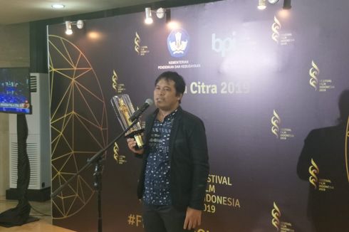 Whani Dharmawan Sabet Piala FFI 2019 dengan Kucumbu Tubuh Indahku