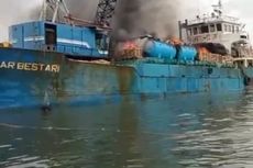 Sebuah Kapal Terbakar di Pelabuhan Sunda Kelapa