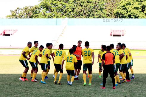 Lima Pemain ke Timnas, Pelatih Persebaya Protes Jadwal Liga 1