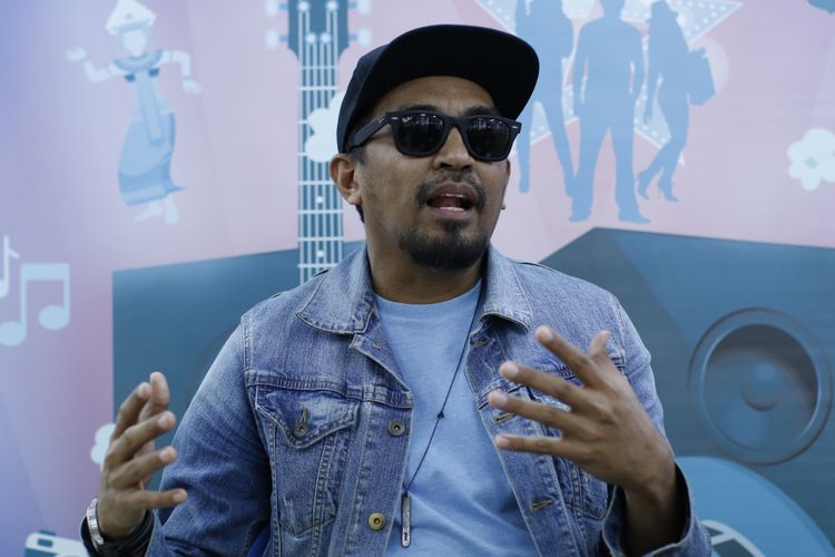 Penyanyi Glenn Fredly saat wawancara di kantor redaksi Kompas.com, Jakarta, Selasa (19/9/2017). Ia tengah mempersiapkan konser bertajuk Tanda Mata Glenn Fredly untuk Slank 30 September 2017 mendatang. KOMPAS IMAGES/KRISTIANTO PURNOMO