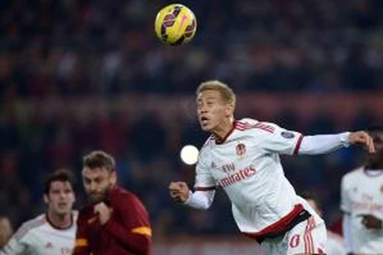 Penampilan gelandang AC Milan, Keisuke Honda, saat melawan AS Roma, Sabtu atau Minggu (21/12/20140 dini hari WIB. 