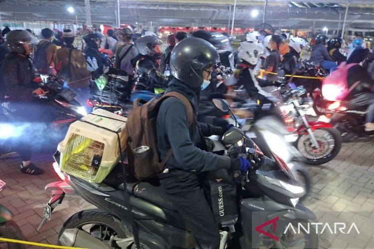 Cerita Pemudik Asal Tangerang Bonceng Kucing ke Lampung Lewat Pelabuhan Ciwandan