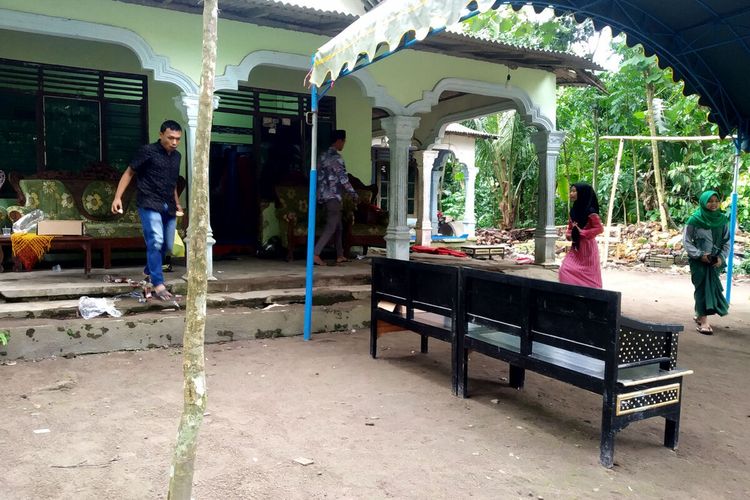 Rumah tinggal Tyas di Desa Dayu, Kecamatan Nglegok, Kabupaten Blitar, Selasa (21/12/2021)