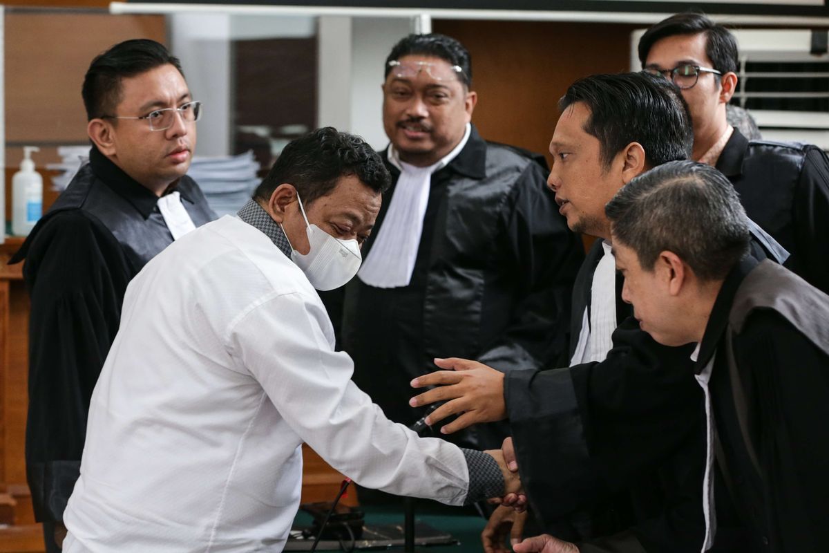Terdakwa kasus pembunuhan berencana Brigadir J atau Nofriansyah Yosua Hutabarat, Kuat Ma'ruf usai menjalani persidangan di Pengadilan Negeri Jakarta Selatan, Senin (16/1/2022). Jaksa Penuntut Umum menuntut Kuat Ma'ruf delapan tahun penjara.