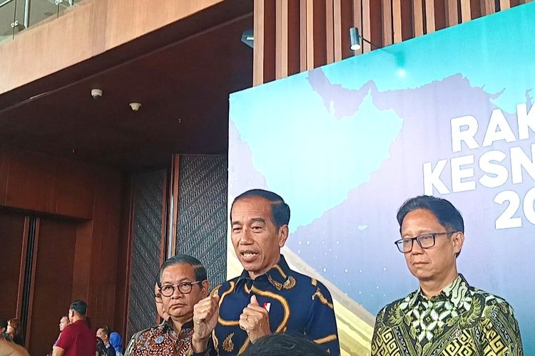 Presiden Joko Widodo saat memberikan keterangan pers di ICE BSD, Tangerang, Banten, Rabu (24/4/2024).