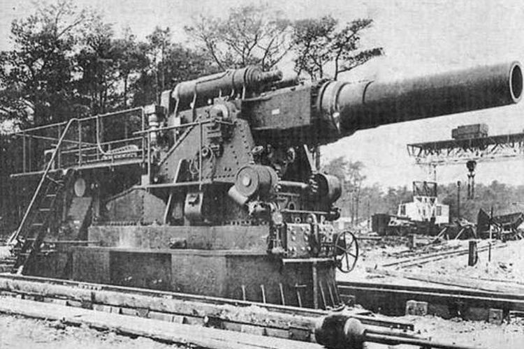 Big Bertha dan Gamma Morser, meriam raksasa Nazi di Perang Dunia I.