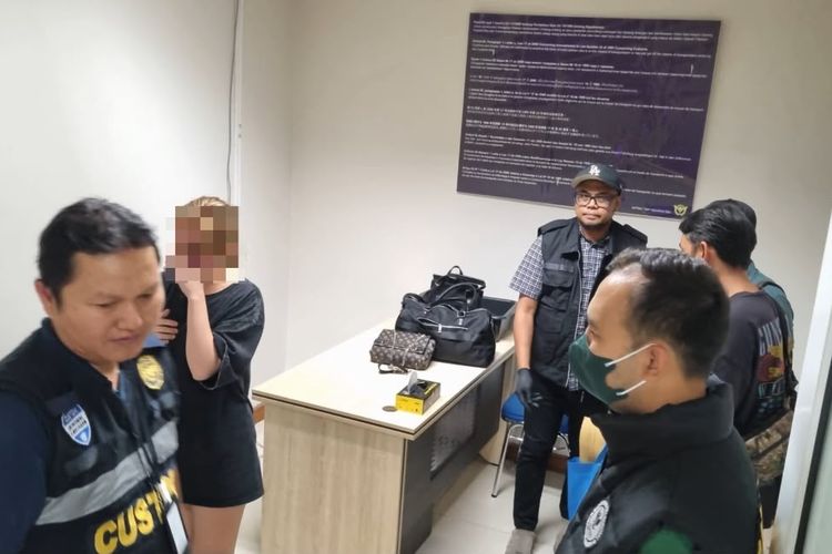 WN Kazakhstan Ditangkap di Bandara Ngurah Rai Bali, Diduga Selundupkan 1 Kg Hasis