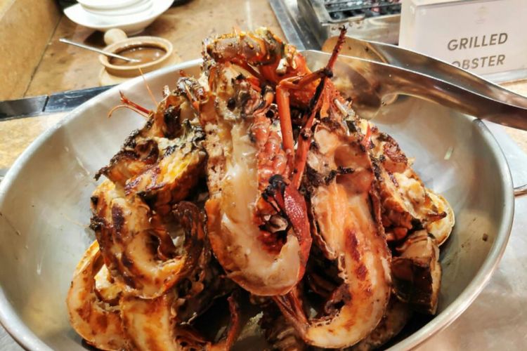 Sajian Lobster Bakar di Keraton at The Plaza Hotel