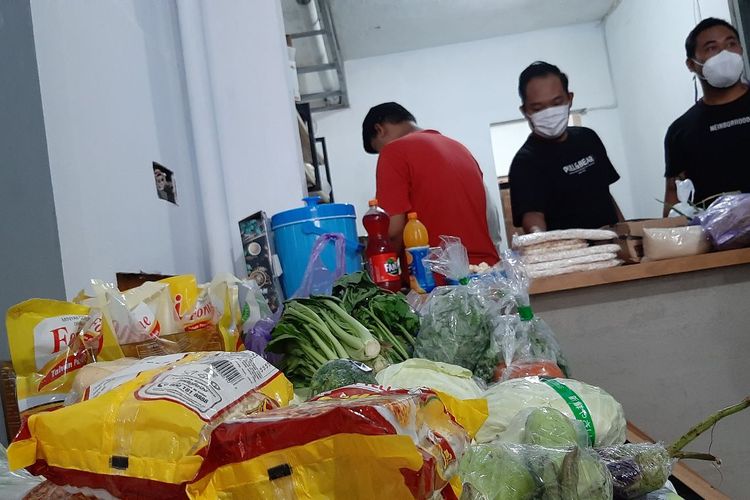 Dapur darurat PPKM di Jalan Hayam Wuruk No. 56 Kota Semarang, Kamis (15/7/2021).