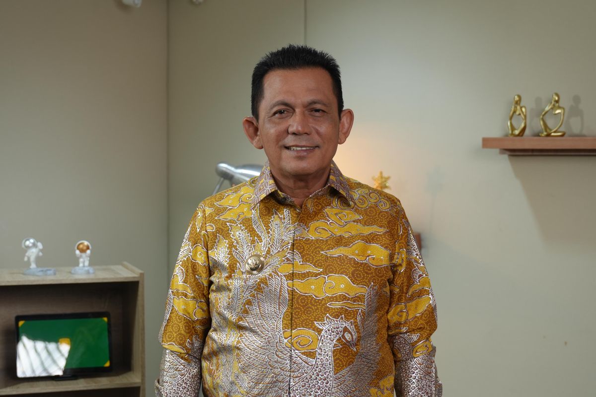 Gubernur Kepulauan Riau (Kepri) Ansar Ahmad menggagas beasiswa Program Pendidikan Dokter Spesialis (PPDS) untuk memenuhi kebutuhan tenaga dokter spesialis dan subspesialis di daerahnya.