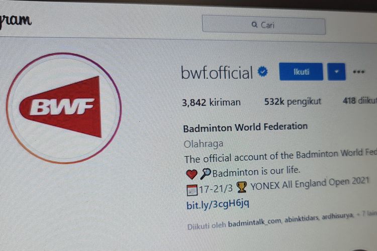 Netizen Indonesia menyerbu kolom komentar salah satu unggahan akun Instagram BWF, setelah tim bulu tangkis Indonesia dipaksa mundur dari turnamen. 