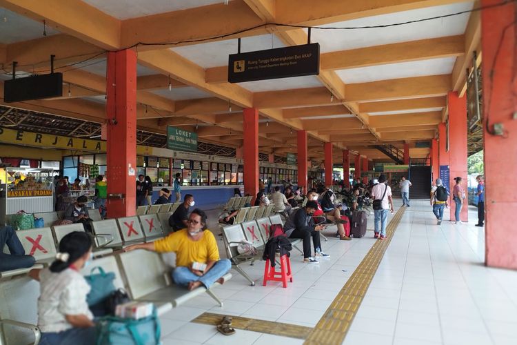 Suasana di Terminal Kampung Rambutan, Jakarta Timur, Kamis (5/5/2222).