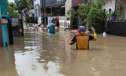 Relawan Pertamina Peduli Bantu Warga Terdampak Banjir Bekasi