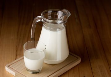 Kesalahan Menyimpan Susu di Kulkas yang Bikin Cepat Basi
