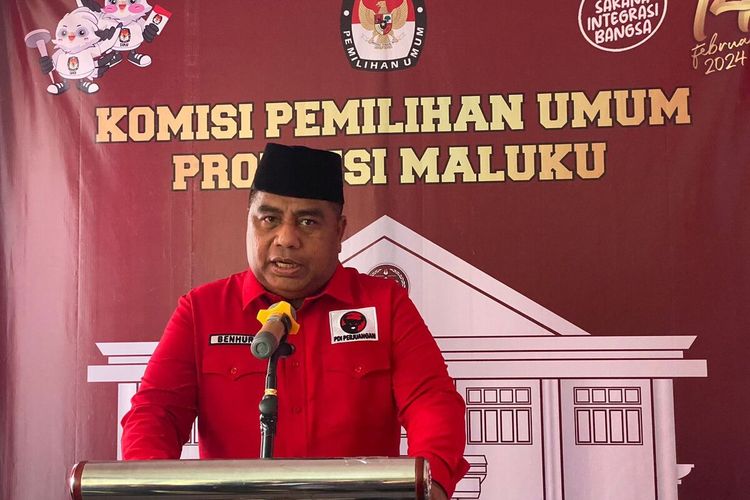 Ketua DPRD Maluku Benhur Watubun