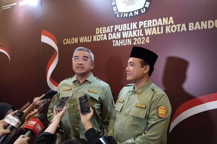 Pasangn calon wali kota dan wakil wali kota Bandung nomor urut 3, Muhammad Farhan-Erwin