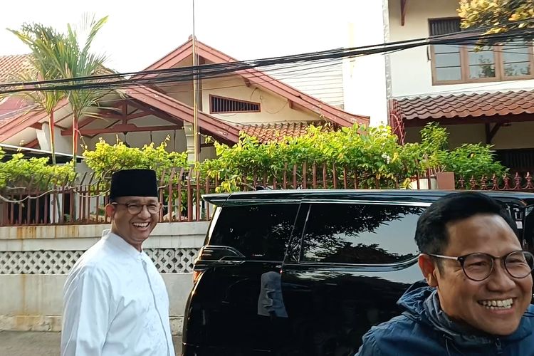 Bacawapres KPP Muhaimin Iskandar atau Cak Imin saat lupa menyapa Bacapres KPP Anies Baswedan saat tiba di rumah Anies di Lebak Bulus, Jakarta Selatan, Rabu (27/9/2023) sore.