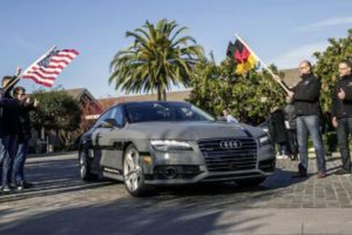 Audi A7 Piloted Driving Concept memulai perjalanan sejauh 885 km dari Stanford, California menuju Las Vegas, Nevada, untuk membuktikan ketangguhan sekaligus keseriusan Audi terhadap teknologi mobil otonomos. 